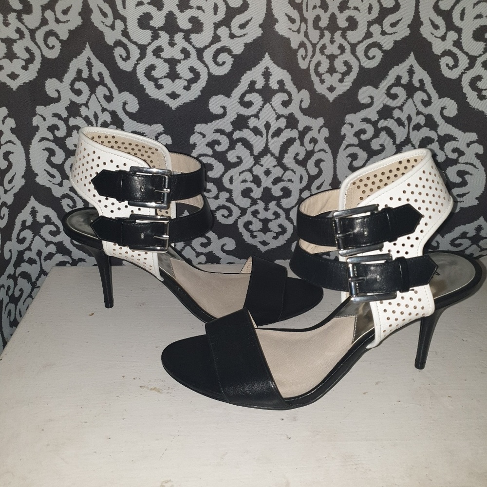 ❌❌SOLD❌❌Micheal Kors strapped kitten heels